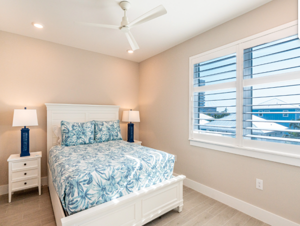 Modern Coastal Beach House - Perfect for Families & Groups